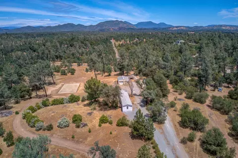 21378 Lela Ln, Redding, CA 96003 photo 2
