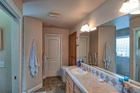5818 Norwich Ct, Redding, CA 96003 photo 9