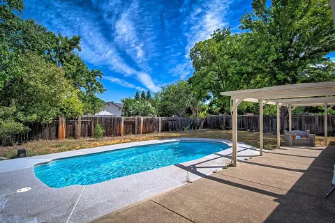 5818 Norwich Ct, Redding, CA 96003 photo 2