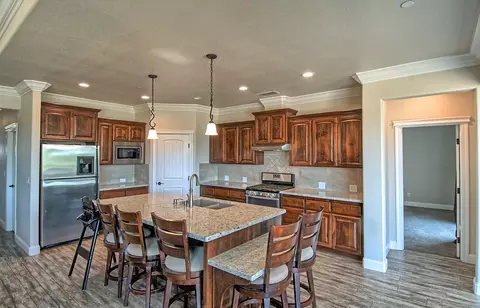 466 Belvedere Dr, Redding, CA 96003 photo 4