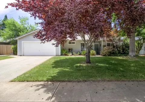 4372 Agnes May Dr, Redding, CA 96002 photo 2