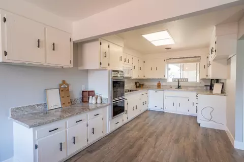 700 Charlene Way, Redding, CA 96002 photo 9