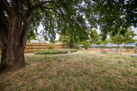 1736 Garden Ave, Redding, CA 96001 photo 20