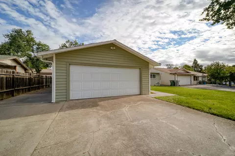 2530 Christian Ave, Redding, CA 96002 photo 3