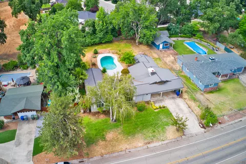3335 Sacramento Dr, Redding, CA 96001 photo 1