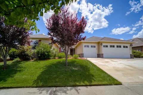 19431 Carnegie Dr, Redding, CA 96003 photo 1
