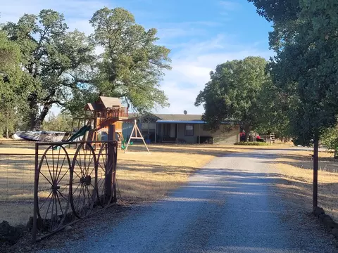 20855 Osage Ln, Redding, CA 96003 photo 1