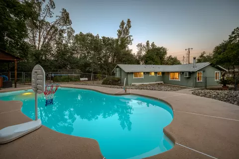 16990 Pine Oaks Dr, Redding, CA 96003 photo 5
