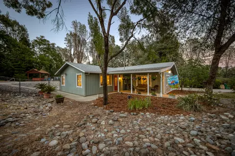 16990 Pine Oaks Dr, Redding, CA 96003 photo 1