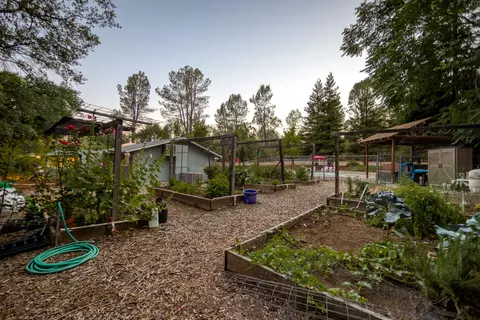 16990 Pine Oaks Dr, Redding, CA 96003 photo 9