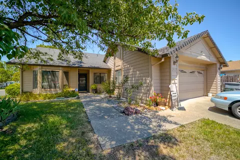 2512 Dewberry Dr, Redding, CA 96003 photo 2