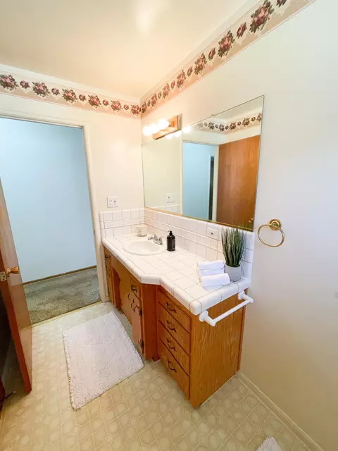 1334 Mistletoe Ln, Redding, CA 96002 photo 9
