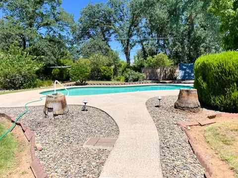 1334 Mistletoe Ln, Redding, CA 96002 photo 11