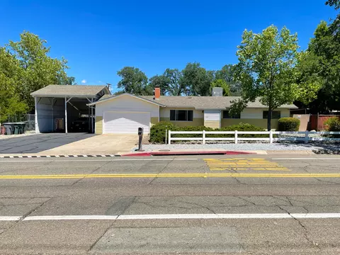 1334 Mistletoe Ln, Redding, CA 96002 photo 2