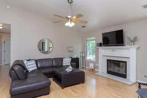593 Armando Ave, Redding, CA 96003 photo 4