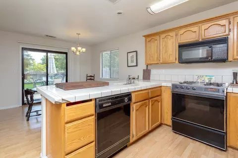 593 Armando Ave, Redding, CA 96003 photo 7