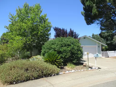 4960 Amanda Dr, Redding, CA 96002 photo 2