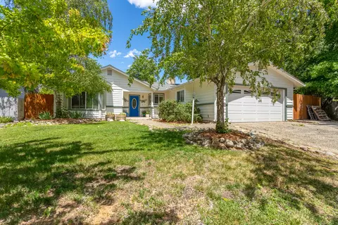 256 Newport Dr, Redding, CA 96001 photo 1