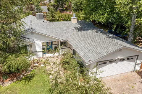 256 Newport Dr, Redding, CA 96001 photo 2