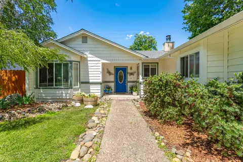 256 Newport Dr, Redding, CA 96001 photo 3