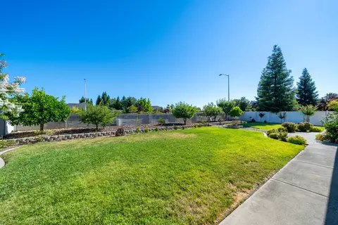 2098 Cilantro Dr, Redding, CA 96003 photo 36