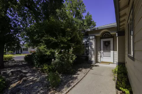 319 Mammoth Path, Redding, CA 96003 photo 2