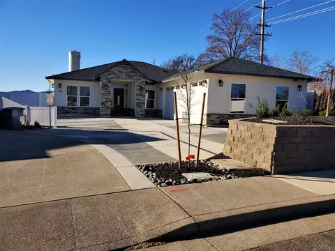 808 River Bend Rd, Redding, CA 96003 photo 2