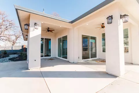 808 River Bend Rd, Redding, CA 96003 photo 3
