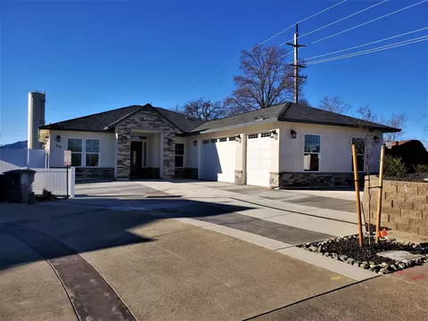 808 River Bend Rd, Redding, CA 96003 photo 1
