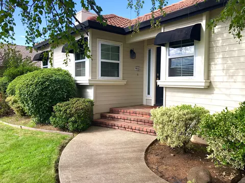 903 Sunriver Ln, Redding, CA 96001 photo 2
