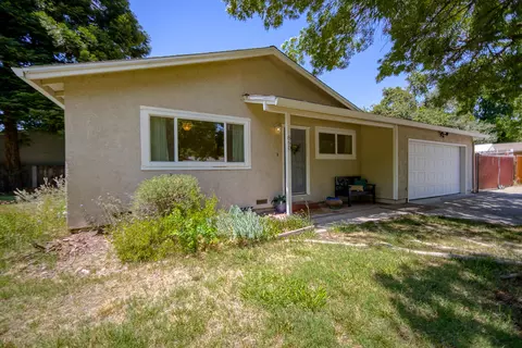 860 Christine Ave, Redding, CA 96003 photo 1