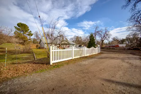 18136 Blackberry Ln, Redding, CA 96003 photo 32
