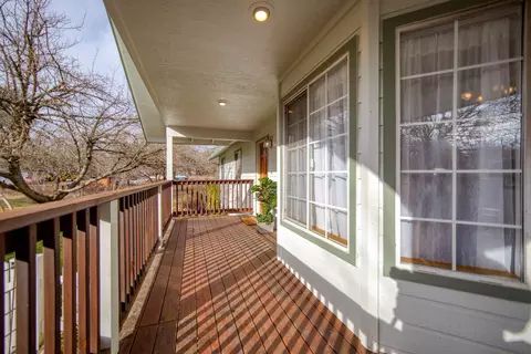 18136 Blackberry Ln, Redding, CA 96003 photo 2