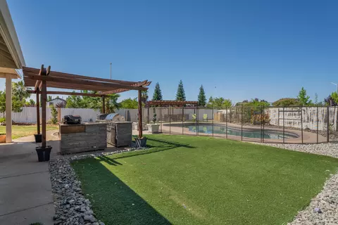498 Amherst Pl, Redding, CA 96003 photo 8