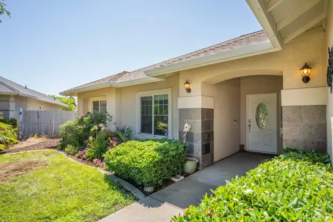 498 Amherst Pl, Redding, CA 96003 photo 2