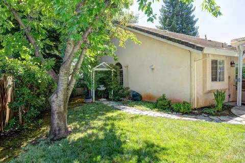 2113 Western Oak Dr, Redding, CA 96002 photo 56
