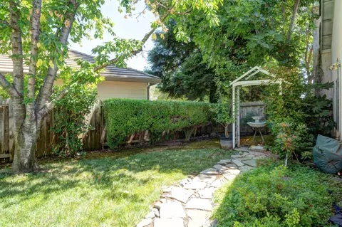 2113 Western Oak Dr, Redding, CA 96002 photo 57