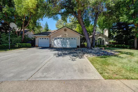 2113 Western Oak Dr, Redding, CA 96002 photo 1