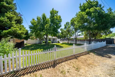 5567 E Bonnyview Rd, Redding, CA 96001 photo 4