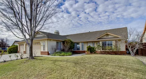 2858 Aspen Glow Ln, Redding, CA 96001 photo 2
