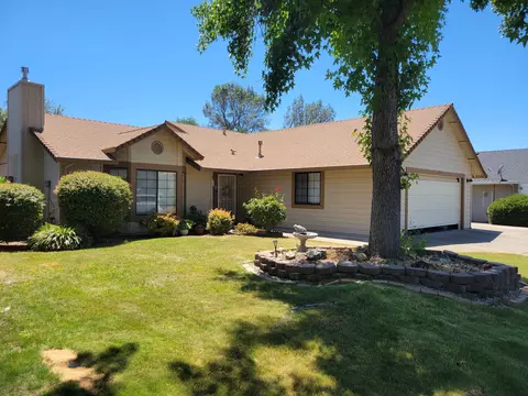 2065 Tiburon Dr, Redding, CA 96003 photo 1