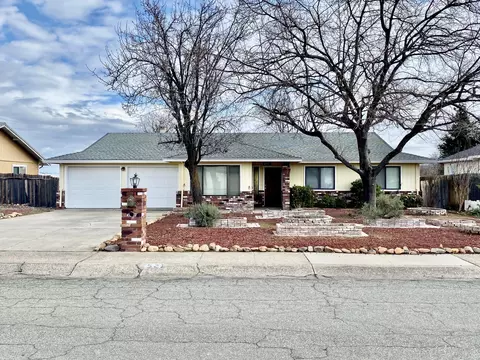521 Teakwood Dr, Redding, CA 96003 photo 1