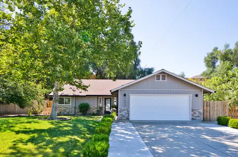 3843 Canterbury Dr, Redding, CA 96002 photo 1