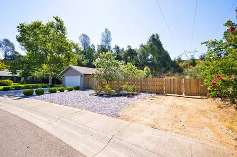 3843 Canterbury Dr, Redding, CA 96002 photo 27