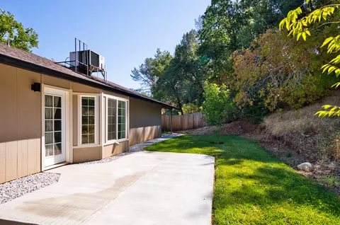 3843 Canterbury Dr, Redding, CA 96002 photo 22
