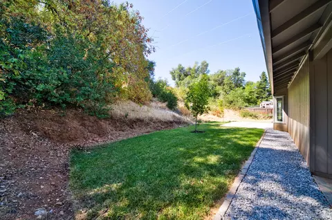 3843 Canterbury Dr, Redding, CA 96002 photo 24
