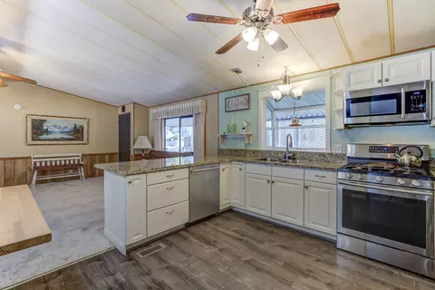 1070 Mountain Shadows Blvd, Redding, CA 96003 photo 2