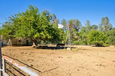 10159 Salmon Creek Rd, Redding, CA 96003 photo 18