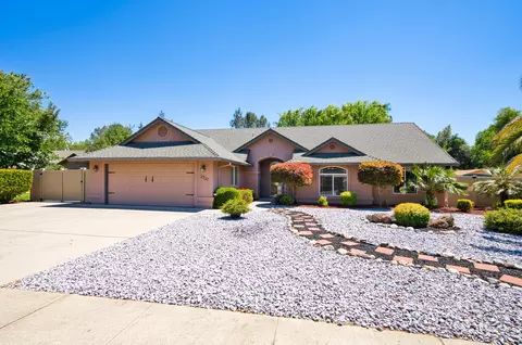 2737 Citrine Ave, Redding, CA 96001 photo 1
