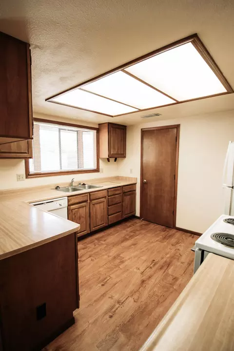 364 Rosewood Dr, Redding, CA 96003 photo 7